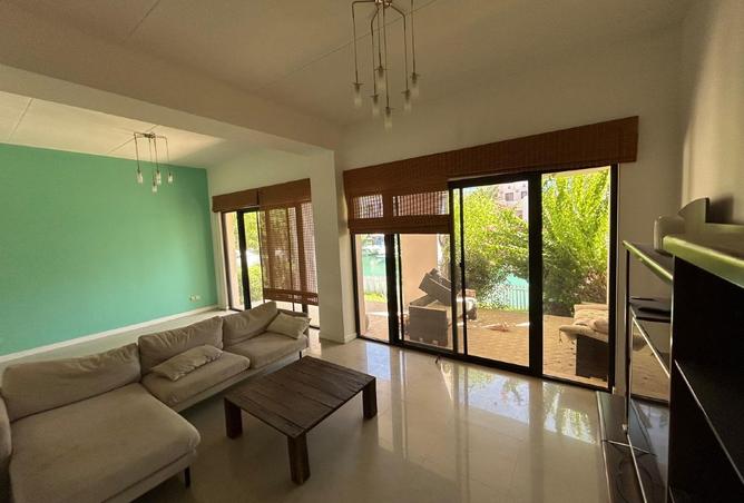 956637 - Property Image 2