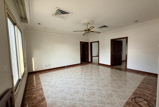 955593 - Property Image 2