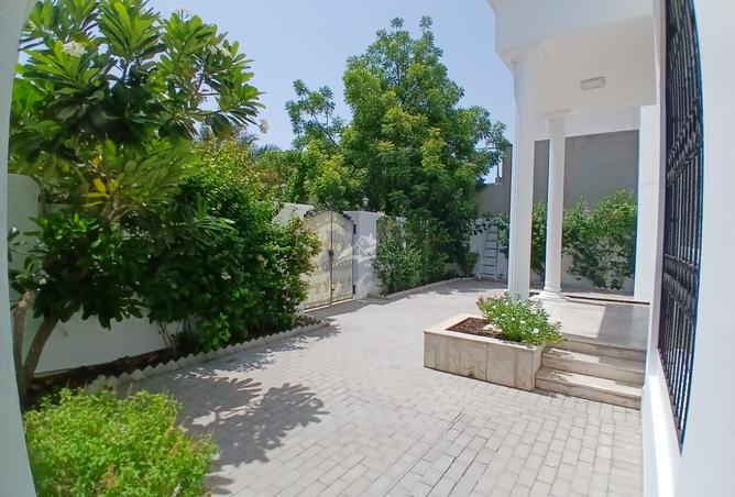 923376 - Property Image 2