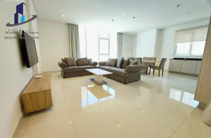 Apartment - 2 Bedrooms - 3 Bathrooms for rent in Al Juffair - Capital Governorate
