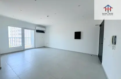 Apartment - 2 Bedrooms - 2 Bathrooms for rent in Al Burhama - Manama - Capital Governorate