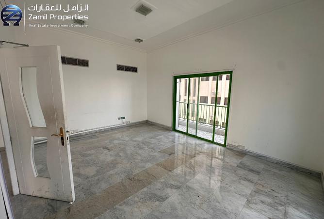 933082 - Property Image 2