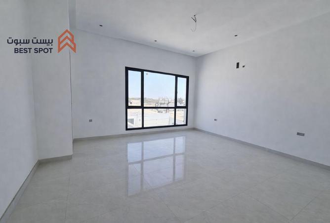 989054 - Property Image 2