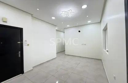 Apartment - 2 Bedrooms - 2 Bathrooms for rent in Tubli - Central Governorate