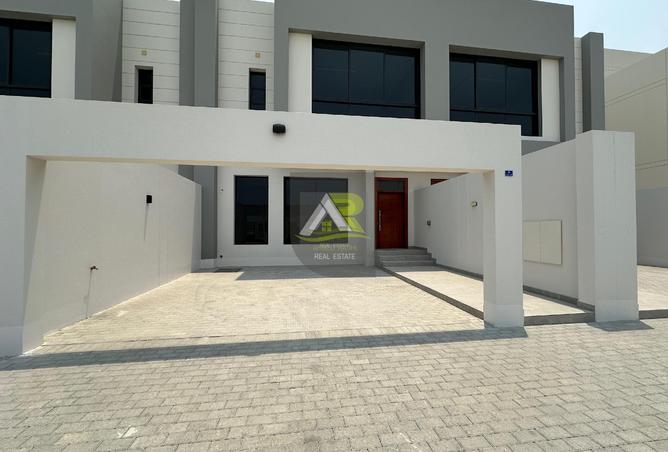 Villa - 3 Bedrooms - 5 Bathrooms for rent in Salmaniya - Manama - Capital Governorate
