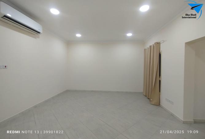 965233 - Property Image 3