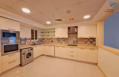 Apartment - 2 Bedrooms - 3 Bathrooms for rent in Al Juffair - Capital Governorate