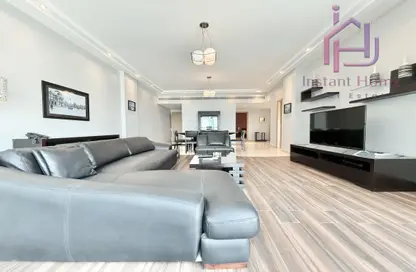 Apartment - 2 Bedrooms - 4 Bathrooms for rent in Al Juffair - Capital Governorate