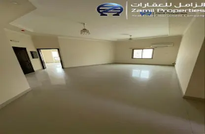 Apartment - 3 Bedrooms - 2 Bathrooms for rent in Busaiteen - Muharraq Governorate