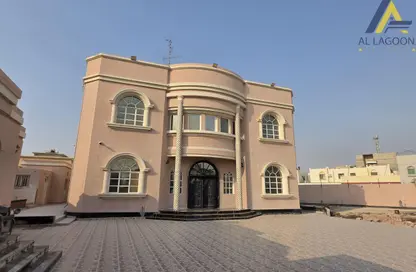 فيلا - 5 غرف نوم - 6 حمامات للبيع في مدينة حمد - المحافظة الشمالية