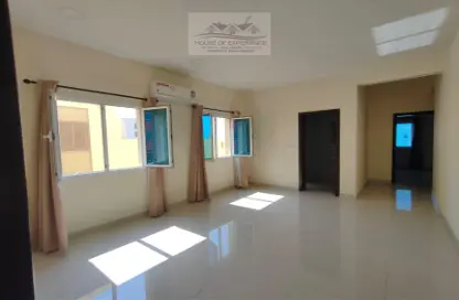 Empty Room image for: Apartment - 2 Bedrooms - 3 Bathrooms for rent in Busaiteen - Muharraq Governorate, Image 1