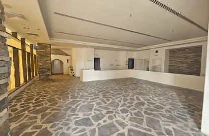 Retail - Studio - 2 Bathrooms for rent in Seef - Capital Governorate