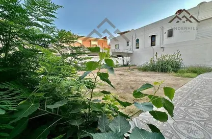 Villa - 7+ Bedrooms - 7+ Bathrooms for sale in Mahooz - Manama - Capital Governorate