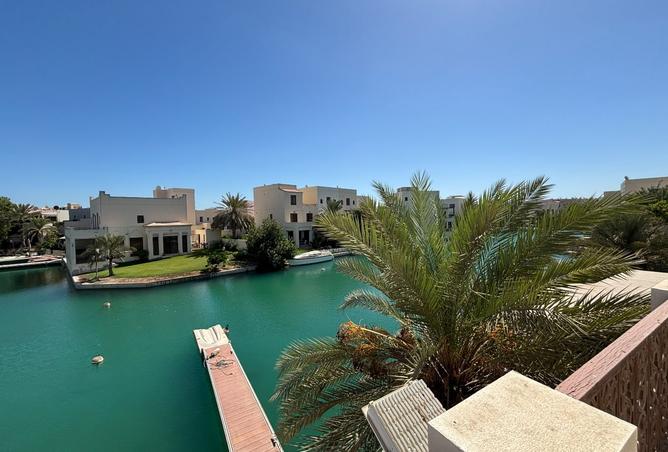 983427 - Property Image 2