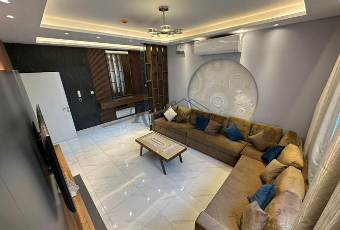 982440 - Property Image 2