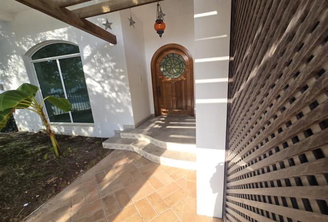 955772 - Property Image 2