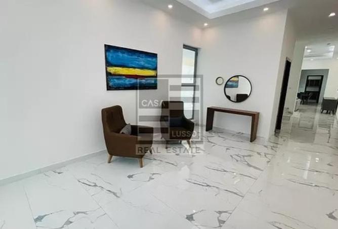 989449 - Property Image 3