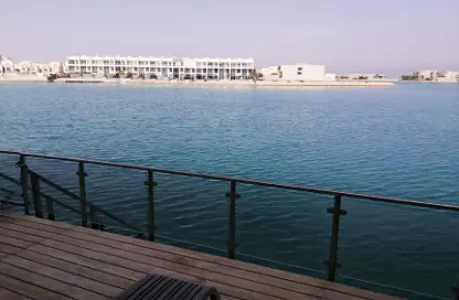 فيلا - 4 غرف نوم - 5 حمامات للايجار في شارع أمواج - أمواج - المحرق