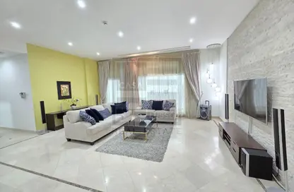 Apartment - 2 Bedrooms - 3 Bathrooms for rent in Al Juffair - Capital Governorate