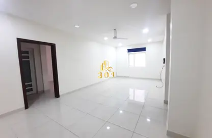 Office Space - Studio - 2 Bathrooms for rent in Janabiya - Northern Governorate