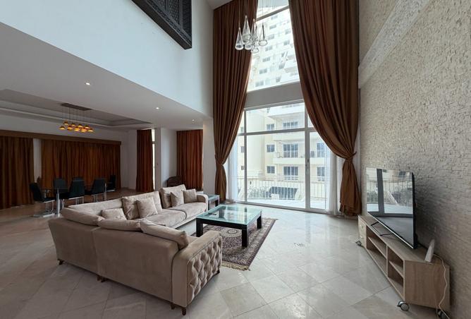 989809 - Property Main Image