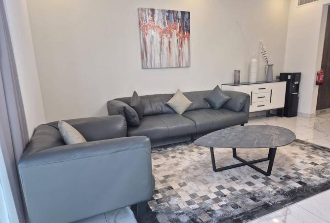 951272 - Property Image 2