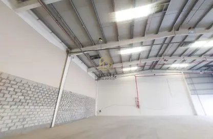 Warehouse - Studio - 2 Bathrooms for rent in Hidd - Muharraq Governorate