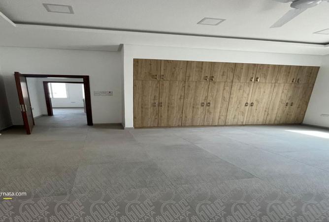 952827 - Property Image 2