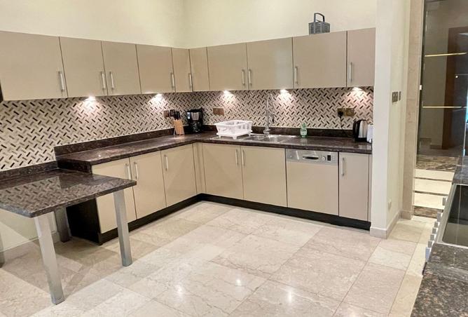 983730 - Property Image 2