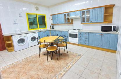 Apartment - 2 Bedrooms - 3 Bathrooms for rent in Al Juffair - Capital Governorate