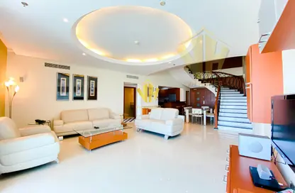 Duplex - 4 Bedrooms - 4 Bathrooms for rent in Al Juffair - Capital Governorate