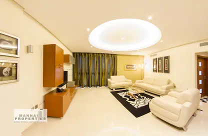 Living Room image for: Apartment - 1 Bedroom - 2 Bathrooms for rent in Al Juffair - Capital Governorate, Image 1