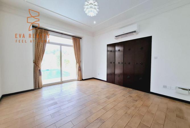 952674 - Property Image 2