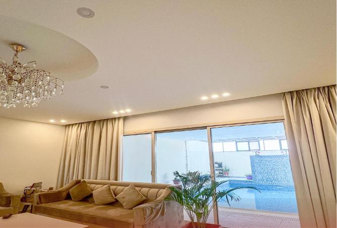 982850 - Property Image 2