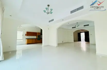 Villa - 4 Bedrooms - 5 Bathrooms for rent in Janabiya - Northern Governorate
