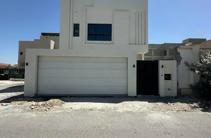 Villa - 4 Bedrooms - 5 Bathrooms for sale in Dumistan - Northern Governorate