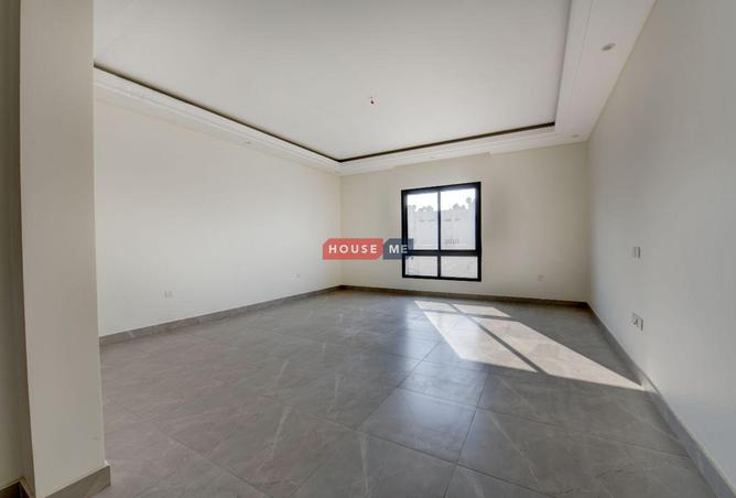 974957 - Property Image 3