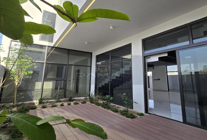 956642 - Property Main Image