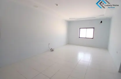 Apartment - 3 Bedrooms - 3 Bathrooms for rent in Busaiteen - Muharraq Governorate