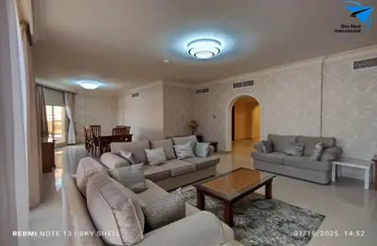 Apartment - 3 Bedrooms - 3 Bathrooms for rent in Al Juffair - Capital Governorate