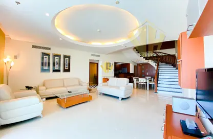 Duplex - 4 Bedrooms - 4 Bathrooms for rent in Al Juffair - Capital Governorate