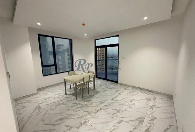 982438 - Property Image 2