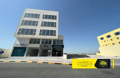 عمارة بالكامل - استوديو - 8 حمامات للبيع في الحد - المحرق