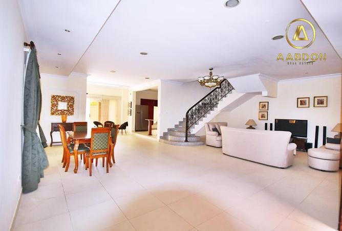 958477 - Property Image 2