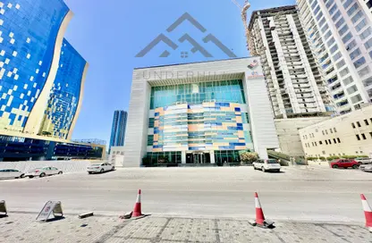 طابق كامل - استوديو - 8 حمامات للايجار في السيف - محافظة العاصمة