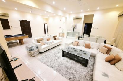 Apartment - 3 Bedrooms - 2 Bathrooms for rent in Al Juffair - Capital Governorate