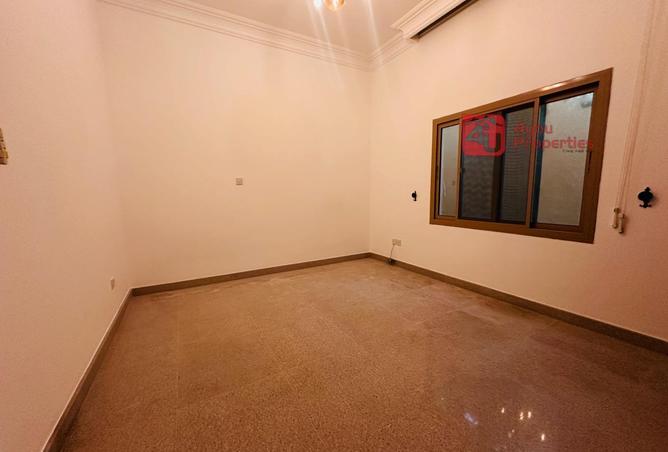 988989 - Property Image 3