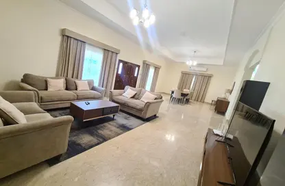 Villa - 4 Bedrooms - 5 Bathrooms for rent in Al Juffair - Capital Governorate