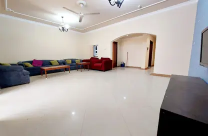 Apartment - 3 Bedrooms - 3 Bathrooms for rent in Bu Ashira - Capital Governorate