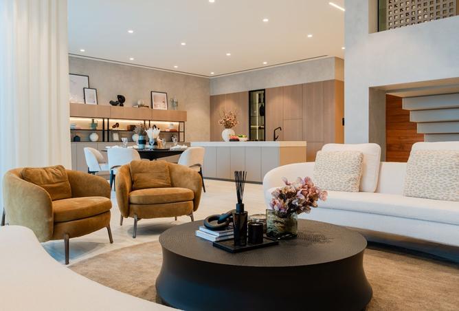 984205 - Property Image 2